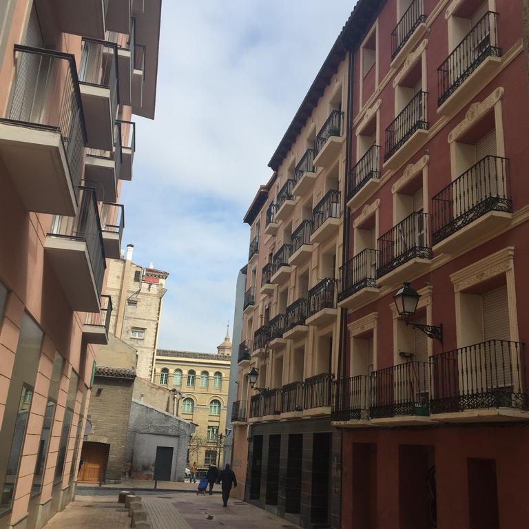 Apartamentos Auhabitat Zaragoza, edificio de apartamentos turísticos con facilidad de parking Exterior foto