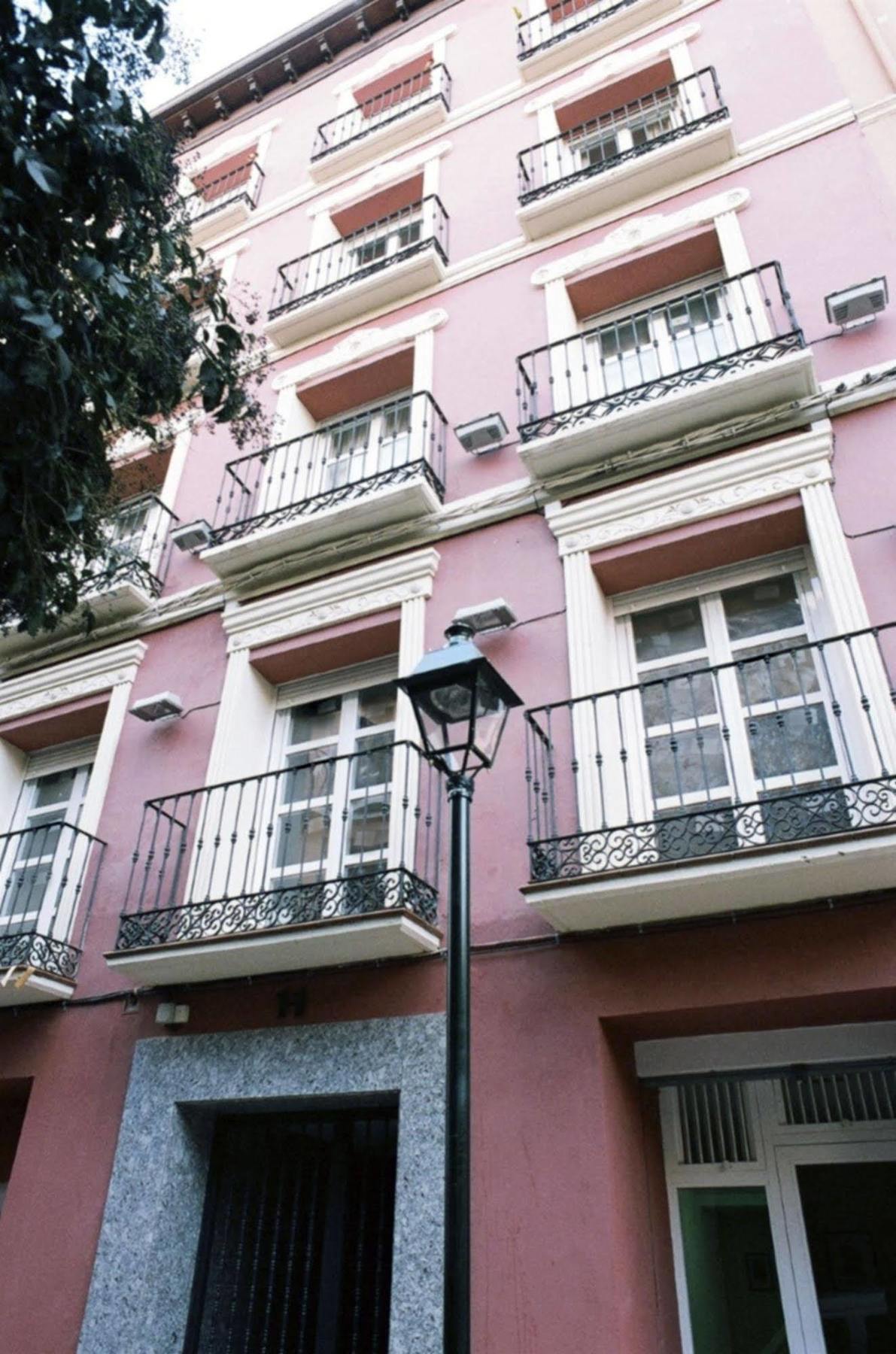 Apartamentos Auhabitat Zaragoza, edificio de apartamentos turísticos con facilidad de parking Exterior foto