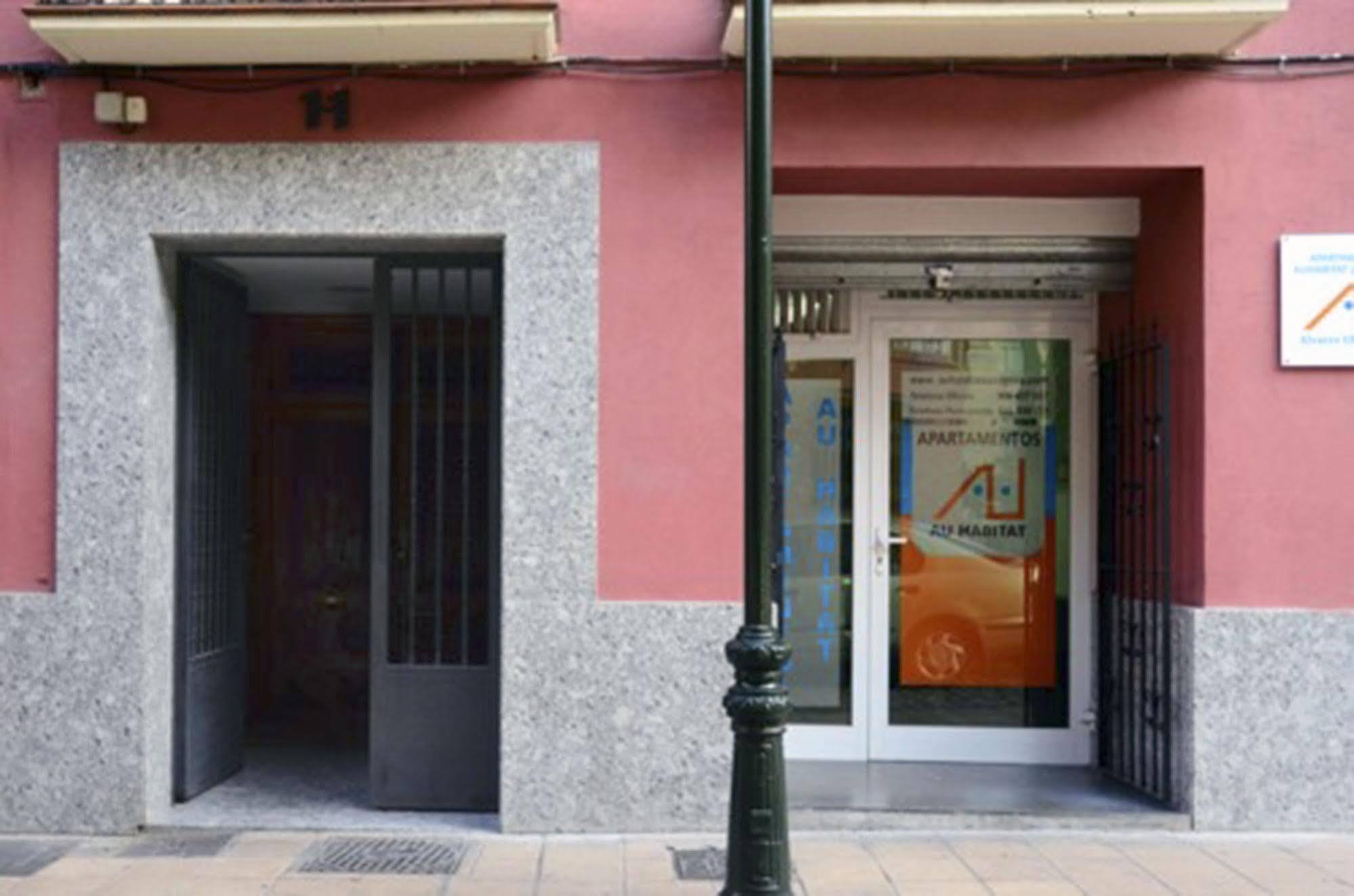 Apartamentos Auhabitat Zaragoza, edificio de apartamentos turísticos con facilidad de parking Exterior foto