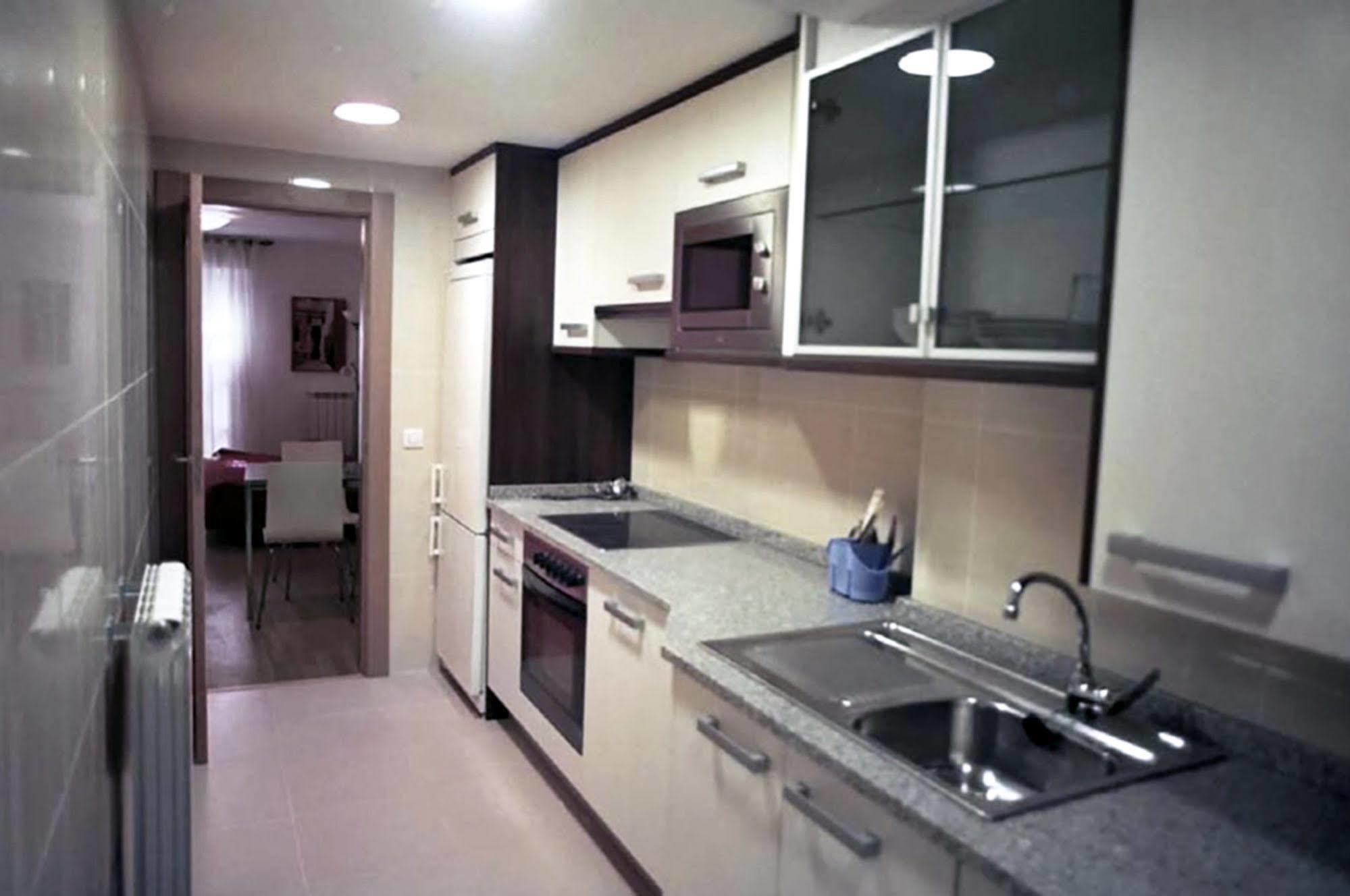 Apartamentos Auhabitat Zaragoza, edificio de apartamentos turísticos con facilidad de parking Exterior foto