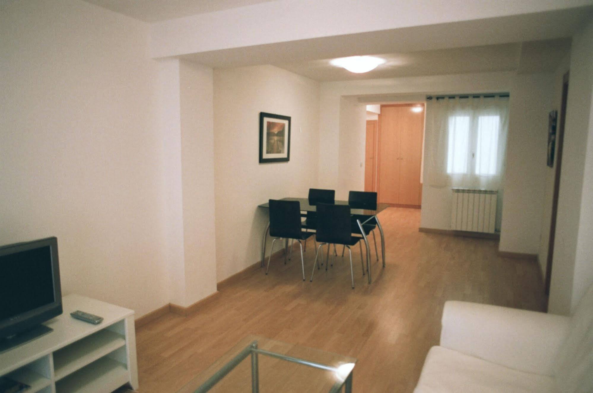 Apartamentos Auhabitat Zaragoza, edificio de apartamentos turísticos con facilidad de parking Exterior foto
