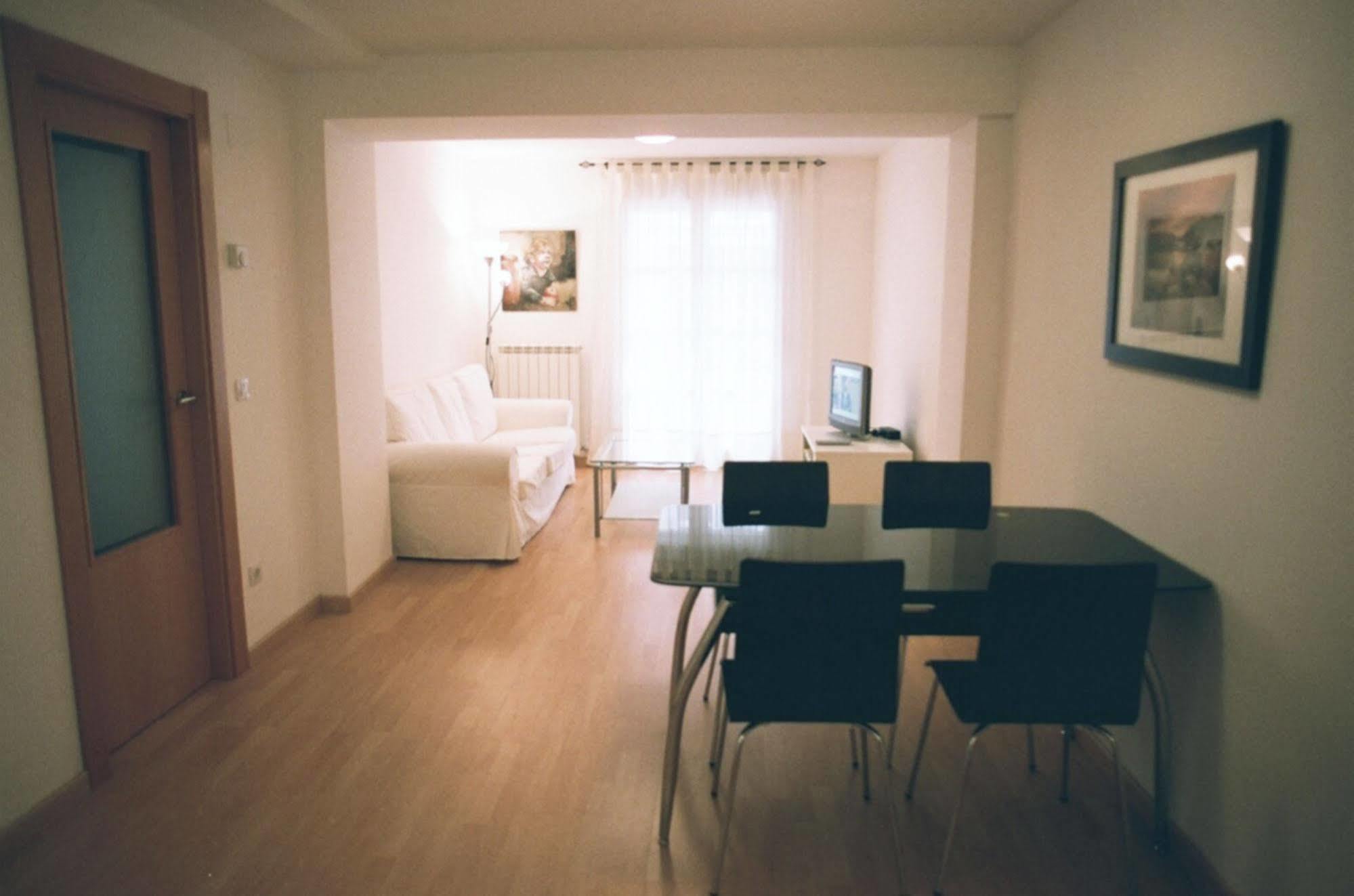 Apartamentos Auhabitat Zaragoza, edificio de apartamentos turísticos con facilidad de parking Exterior foto