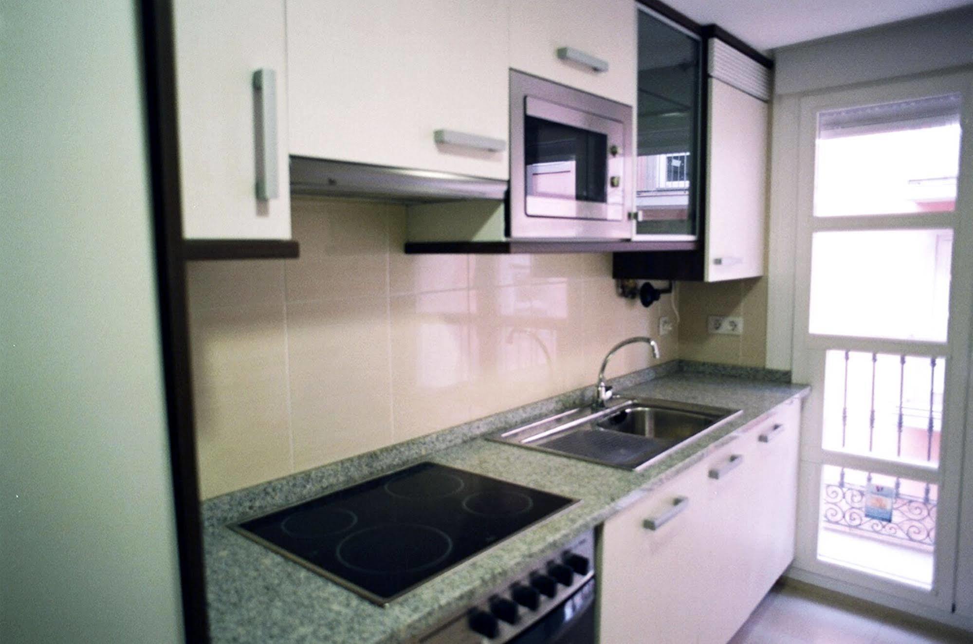 Apartamentos Auhabitat Zaragoza, edificio de apartamentos turísticos con facilidad de parking Exterior foto