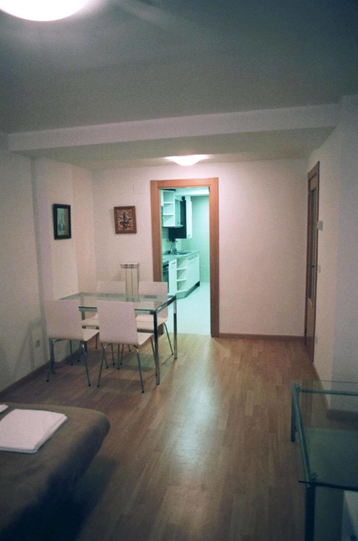 Apartamentos Auhabitat Zaragoza, edificio de apartamentos turísticos con facilidad de parking Exterior foto